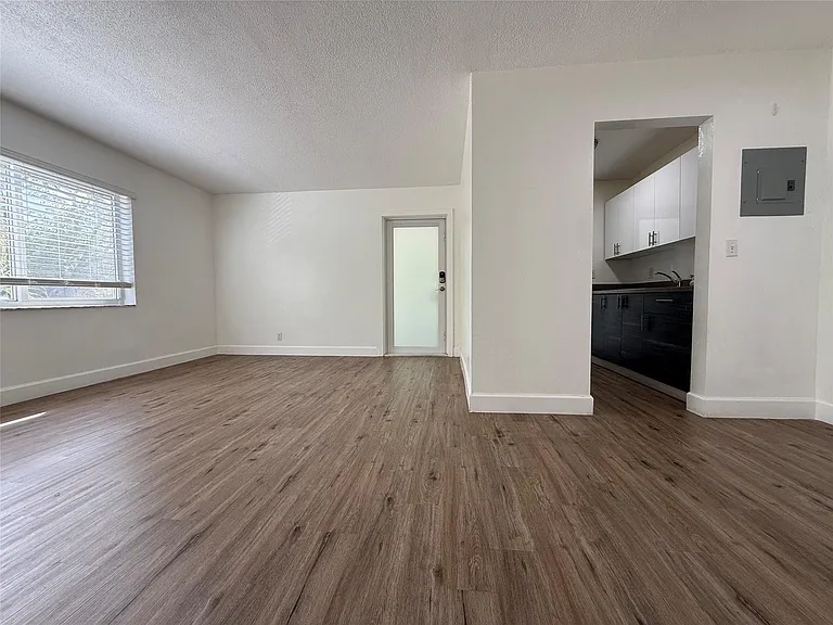 1857 Jefferson St #205 — Photo 4