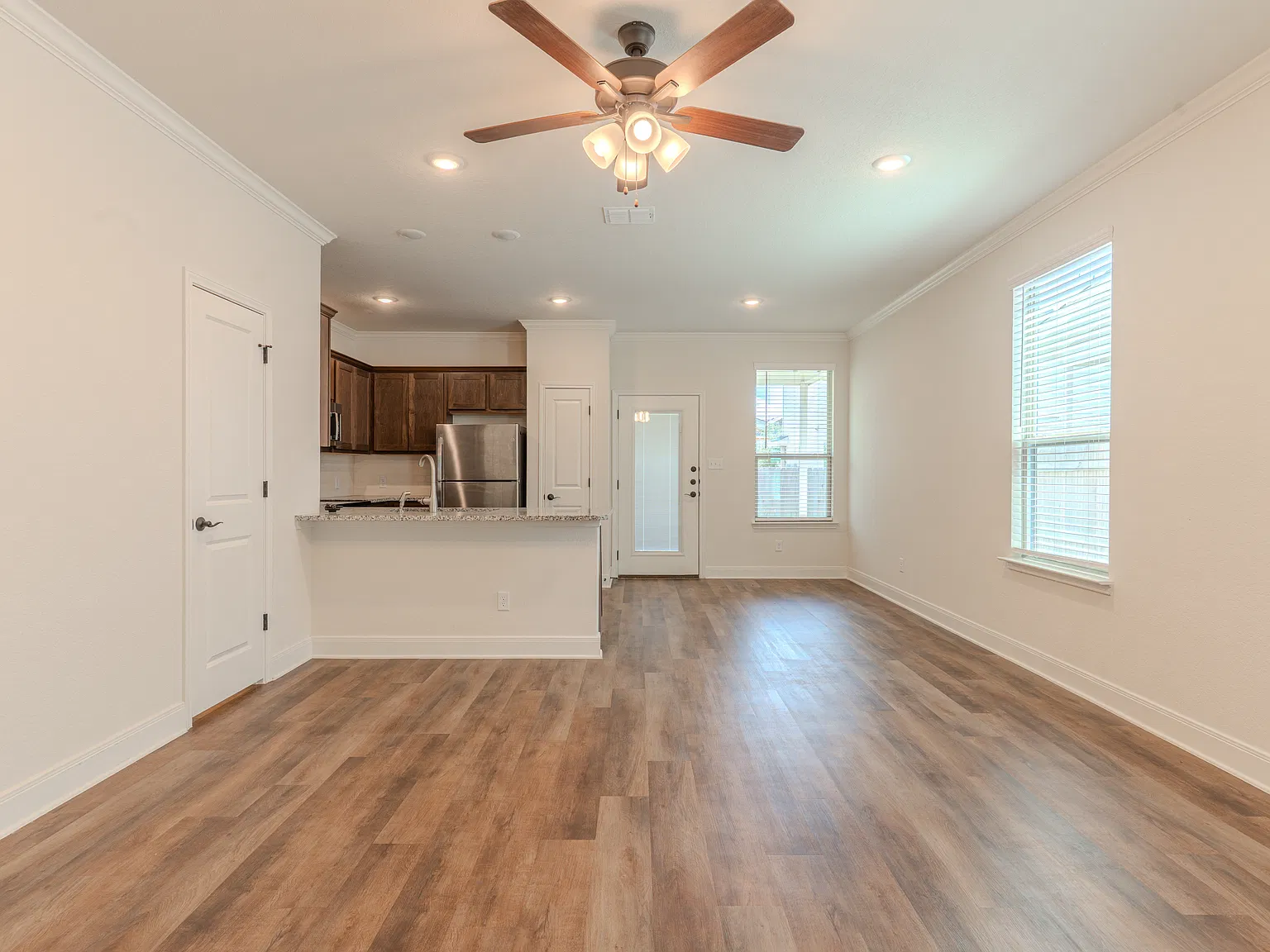 3 bed, 2.5 bath, 1357 sqft, $1,600 — Photo 4