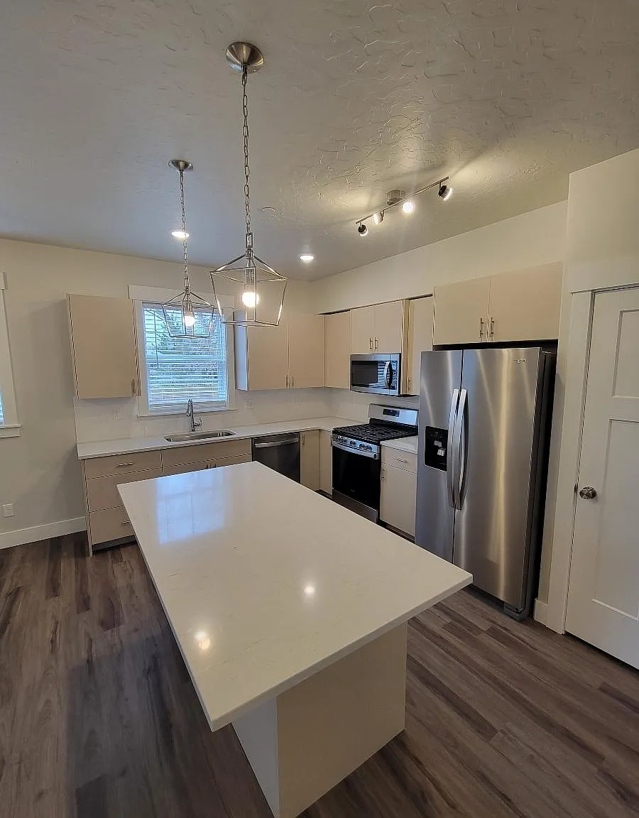 2 bed, 850 sqft, $1,500 — Photo 2