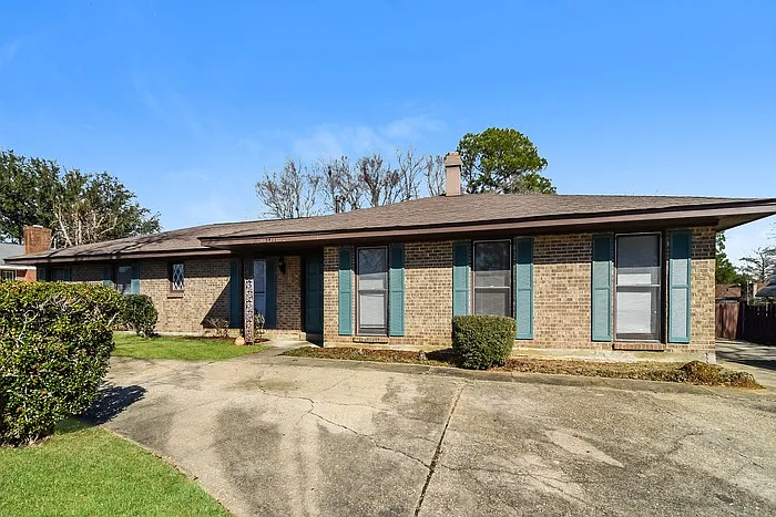 3411 Royal Carriage Dr