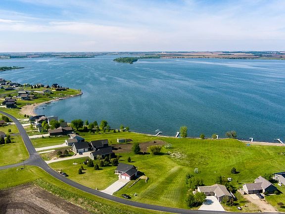 5th image of 180 Northbay Dr