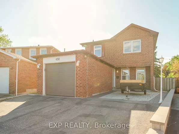 692 Sultana Sq, Pickering, ON L1V 3Y3