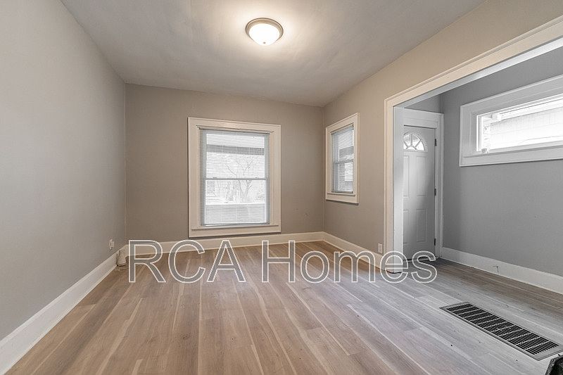 1st image of 1115 N Oxford St