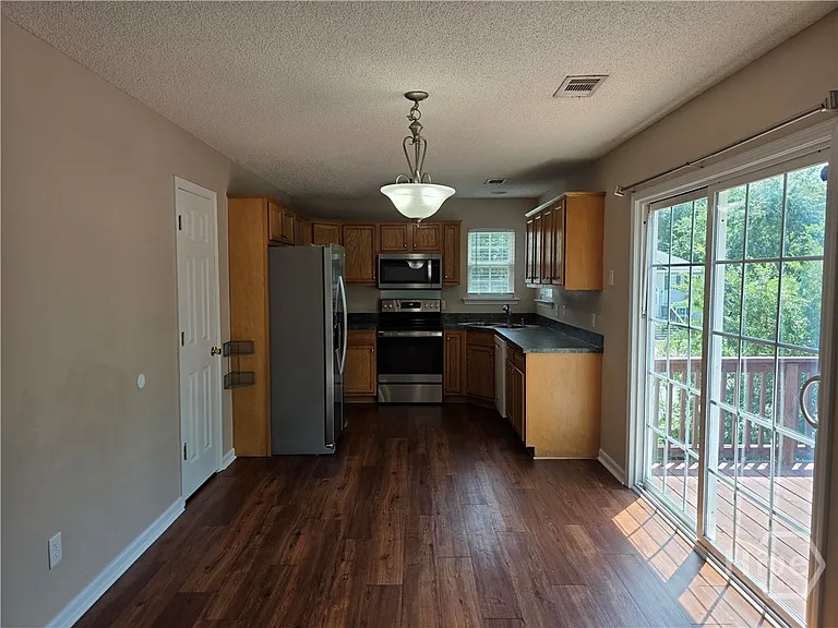301 Aspen Dr — Photo 5