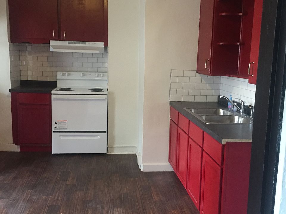 1st image of 935 Maryland Ave E