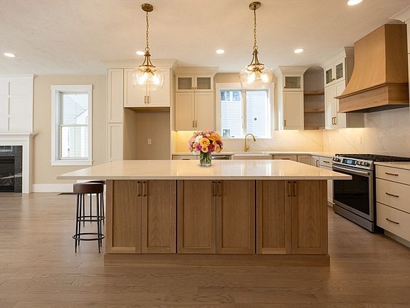 5th image of 47 Thomas Mann Cir Unit 28