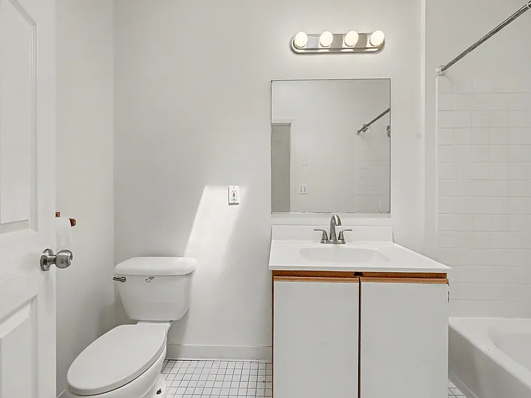 2 S New St #2 — Photo 22