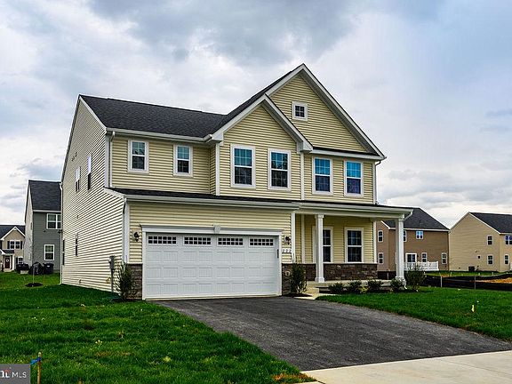3rd image of 222 Courthouse Manor Dr