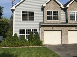 18 Cambridge Ct, Lloyd, NY 12528
