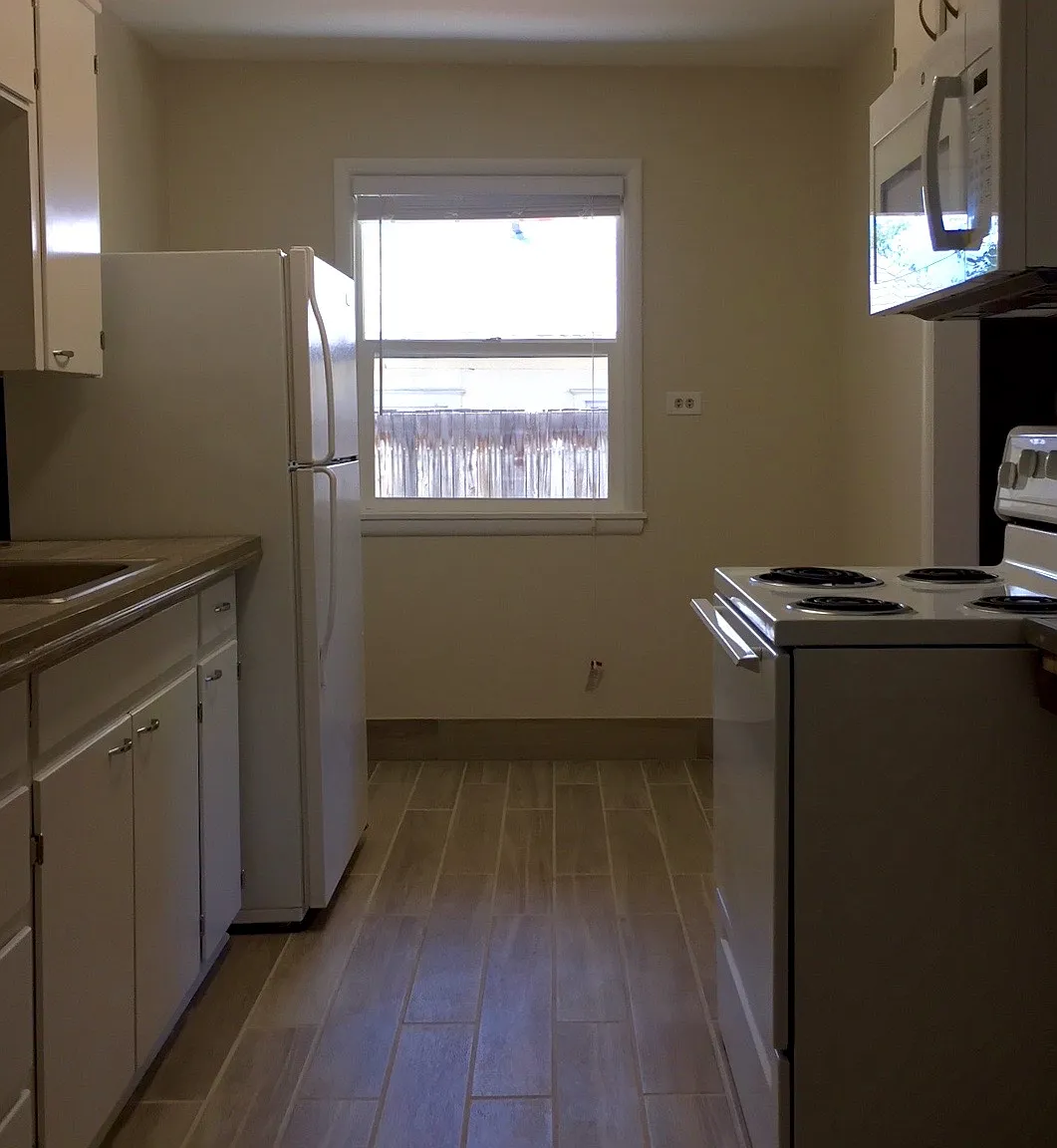 118 N Ash St — Photo 4