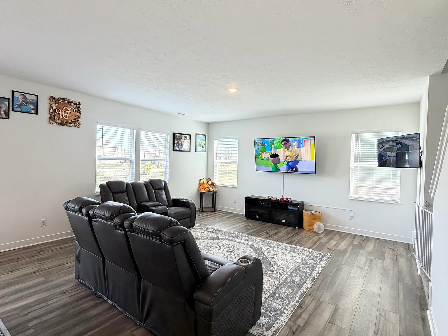5 bed, 3.5 bath, 3054 sqft, $2,600 — Photo 2