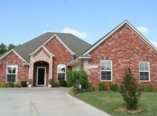 2542 N Surtees Pl, Fayetteville, AR 72704