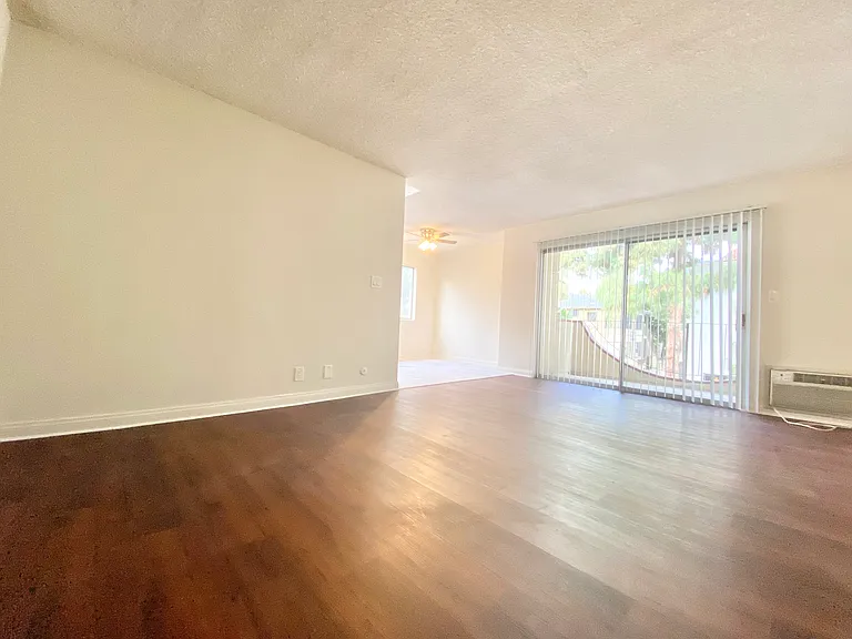 7010 Lanewood Ave #205 — Photo 4