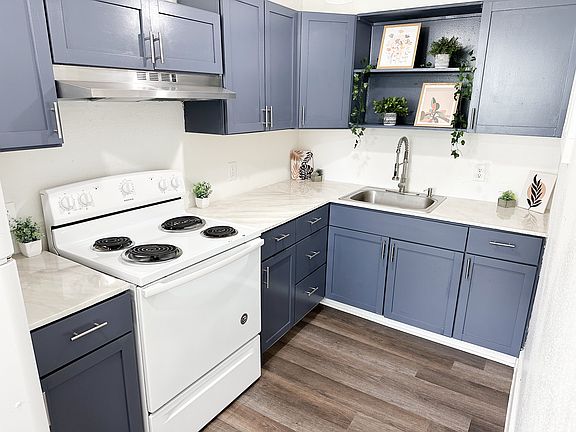 2nd image of 2600 Kingman Blvd #21