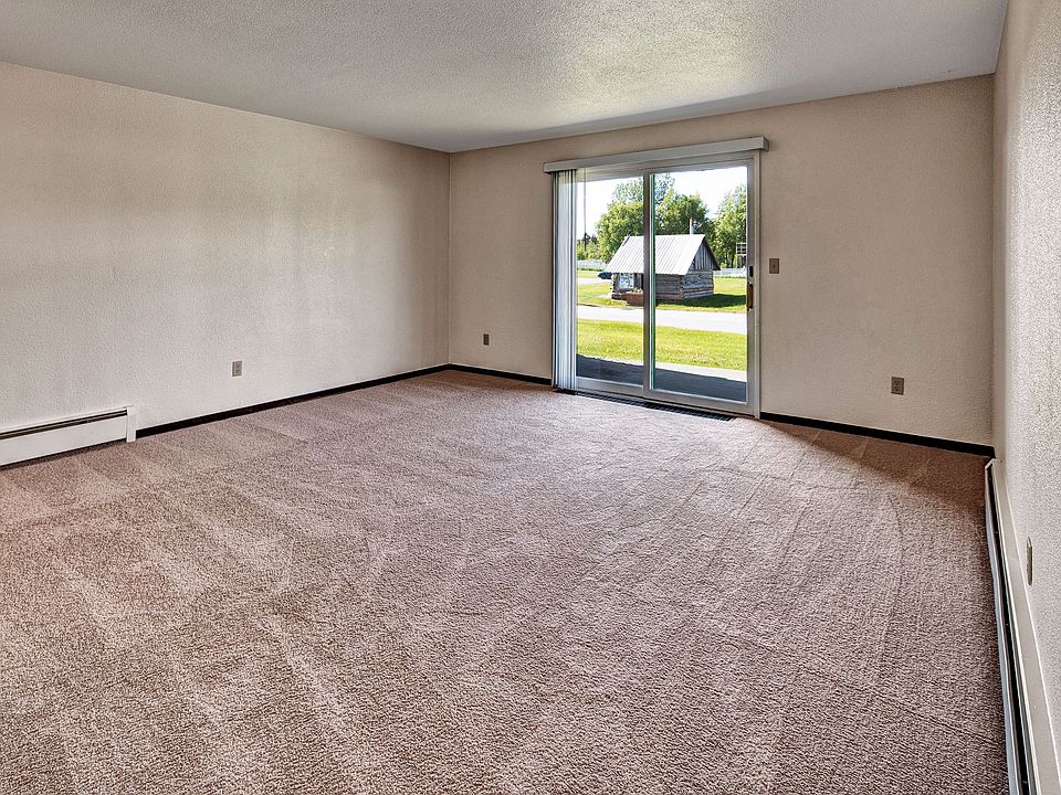Bay Arms Apartments - Living Room