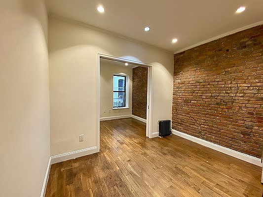 1st image of 610 E 9th St #2R2