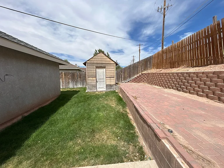 581 S 225 W — Photo 15