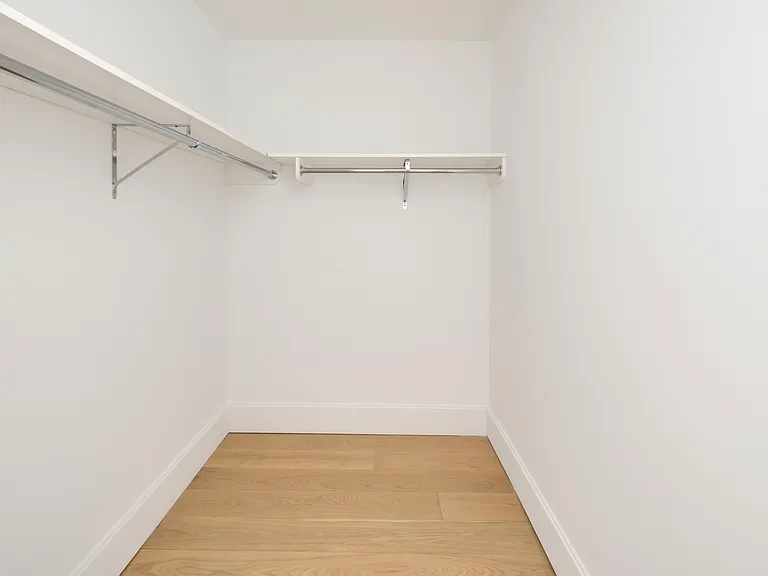 22-18 Jackson Ave #720 — Photo 3