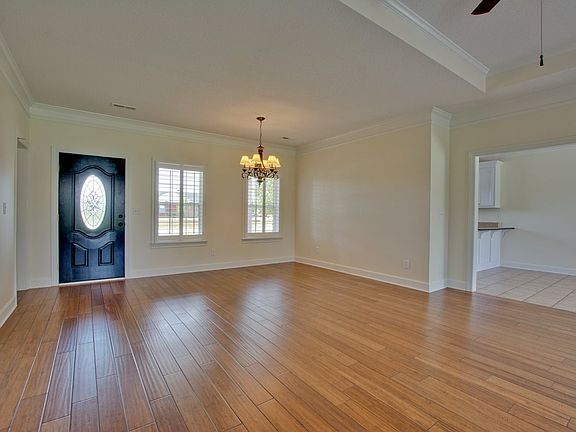 5th image of 121 Beaconsfield Dr