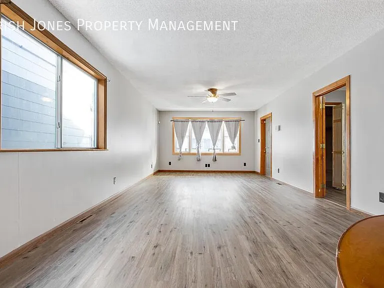 26 Bolton Pl #LOWER — Photo 11