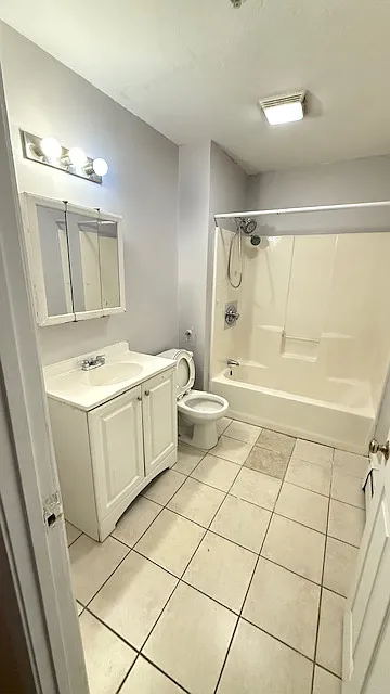 3 bed, 1056 sqft, $2,400 — Photo 2