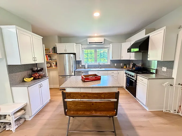 1271 Elm St — Photo 2