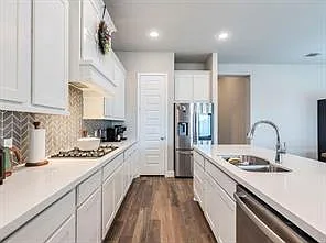 114 Chinaberry Bnd — Photo 3