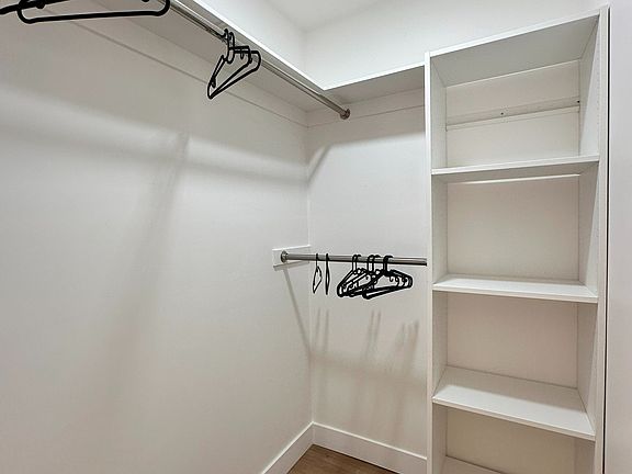 3rd image of 636 S Cochran Ave #2467f94eb
