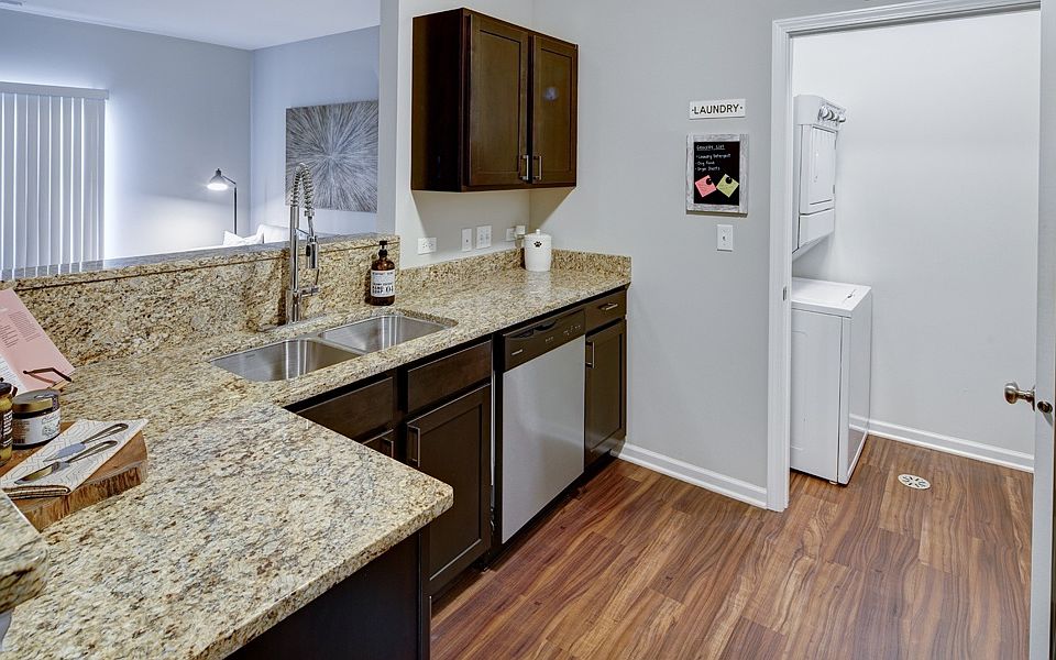 Algonquin Square Apartment Homes 2400 Millbrook Dr Algonquin IL Zillow