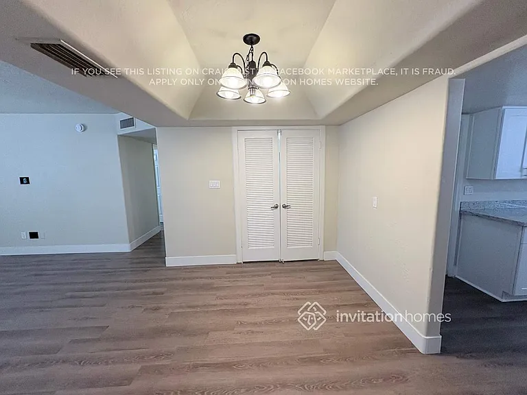 2627 N 70th Pl — Photo 6