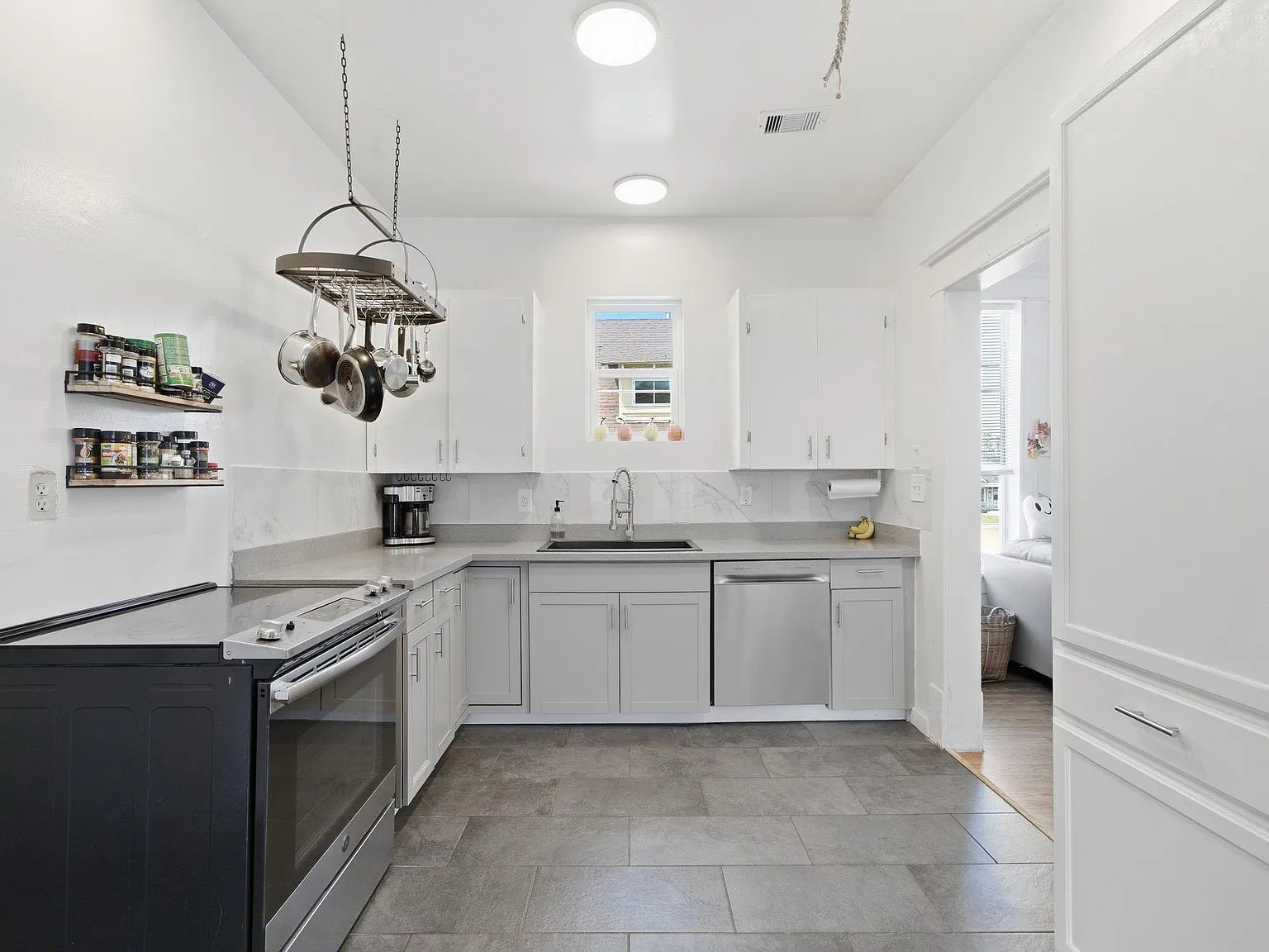 2 bed, 2.0 bath, 1605 sqft, $1,600 — Photo 4
