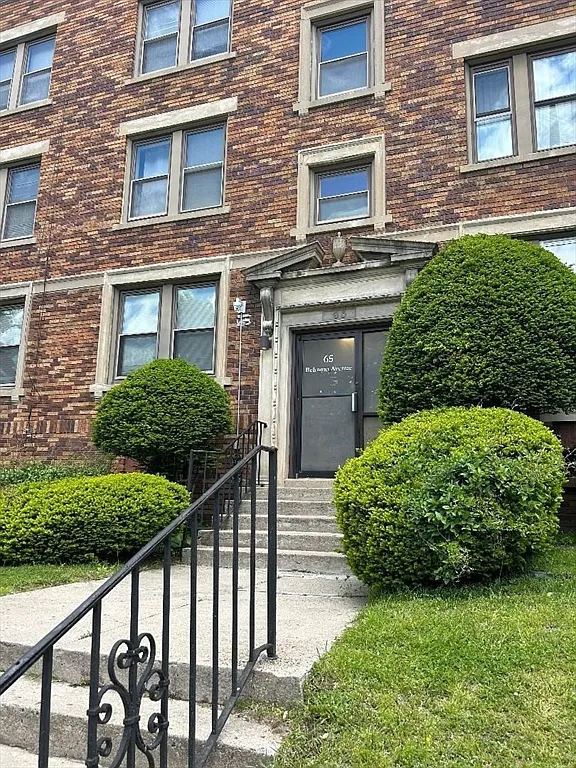 2 bed, 800 sqft, $1,650 — Photo 1