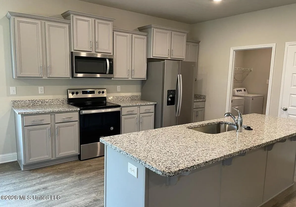 4 bed, 3.0 bath, 2304 sqft, $2,700 — Photo 2