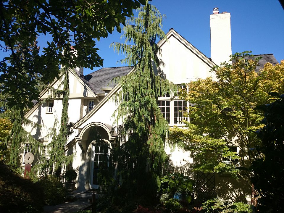 2nd image of 2520 Mount Claire Dr S