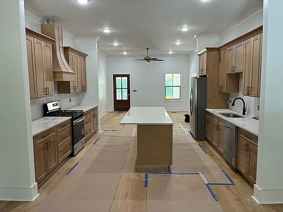 3rd image of 625 Country Club Rd