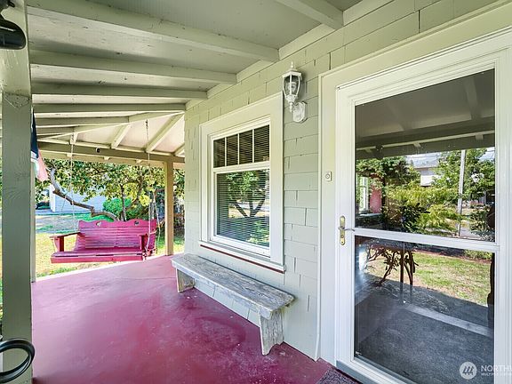 3rd image of 1405 10th Avenue SE