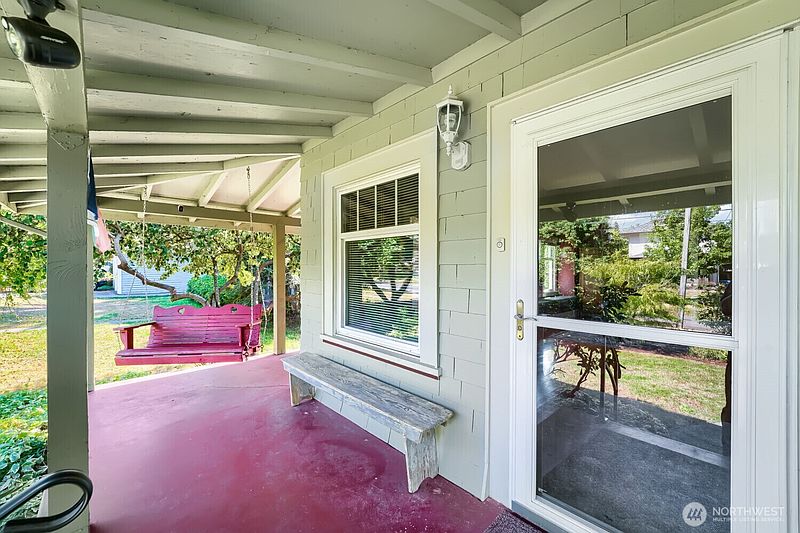 3rd image of 1405 10th Avenue SE
