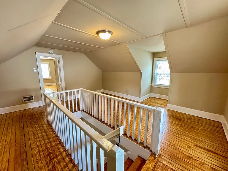 626 N Lunenburg Ave — Photo 9