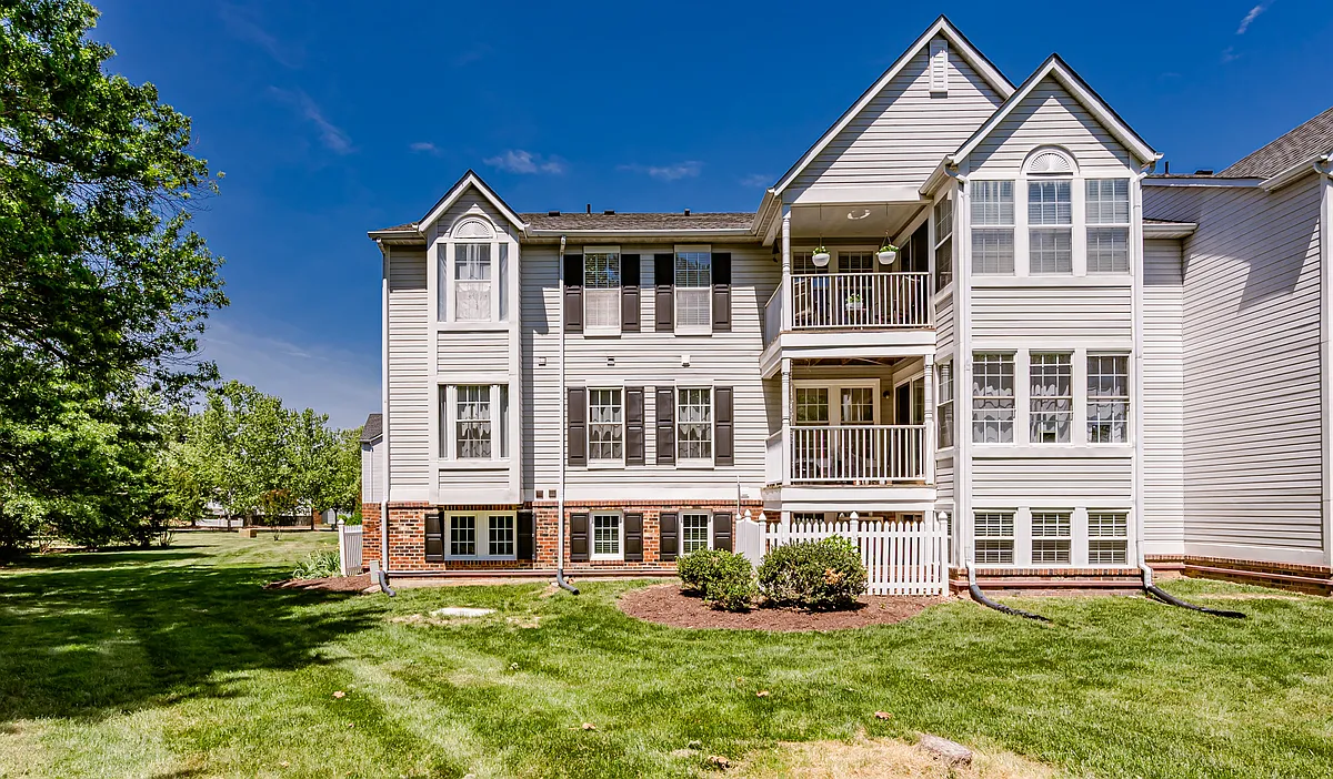 Building Photo - 9396 Wind Haven Ct #202