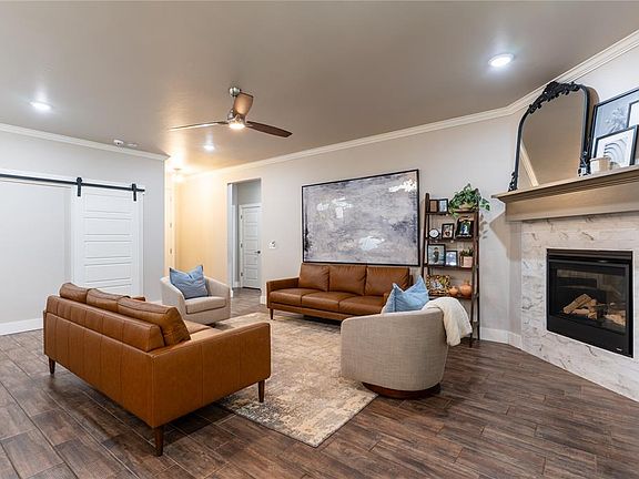 3rd image of 14521 Rochefort Ln