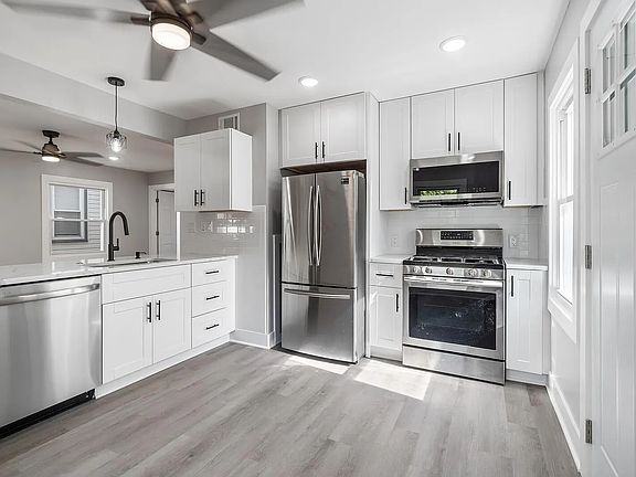 2nd image of 601 Dewey St #1