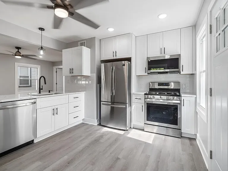 601 Dewey St #1 — Photo 2