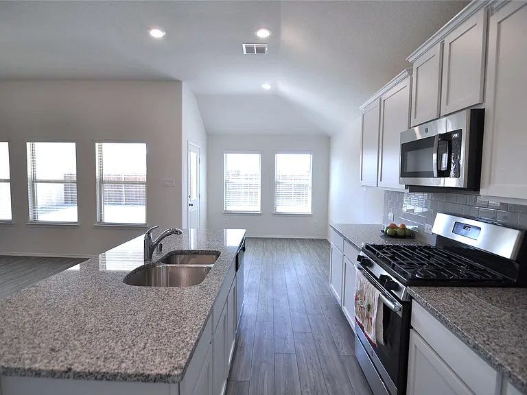 8913 Zubia Ln — Photo 6