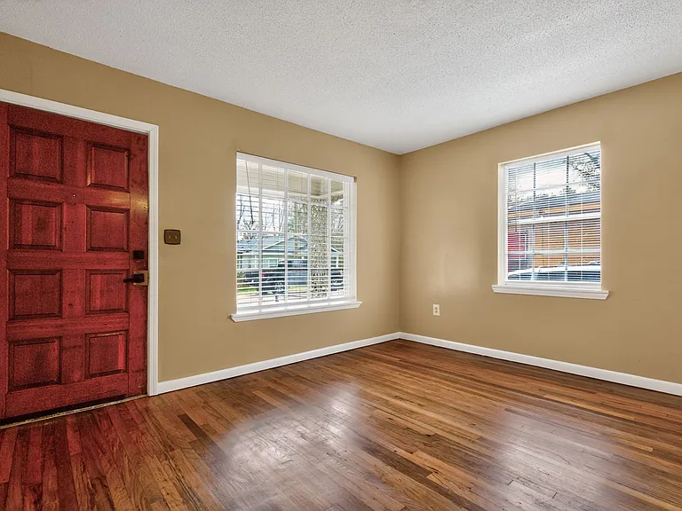 213 Book Ave — Photo 16