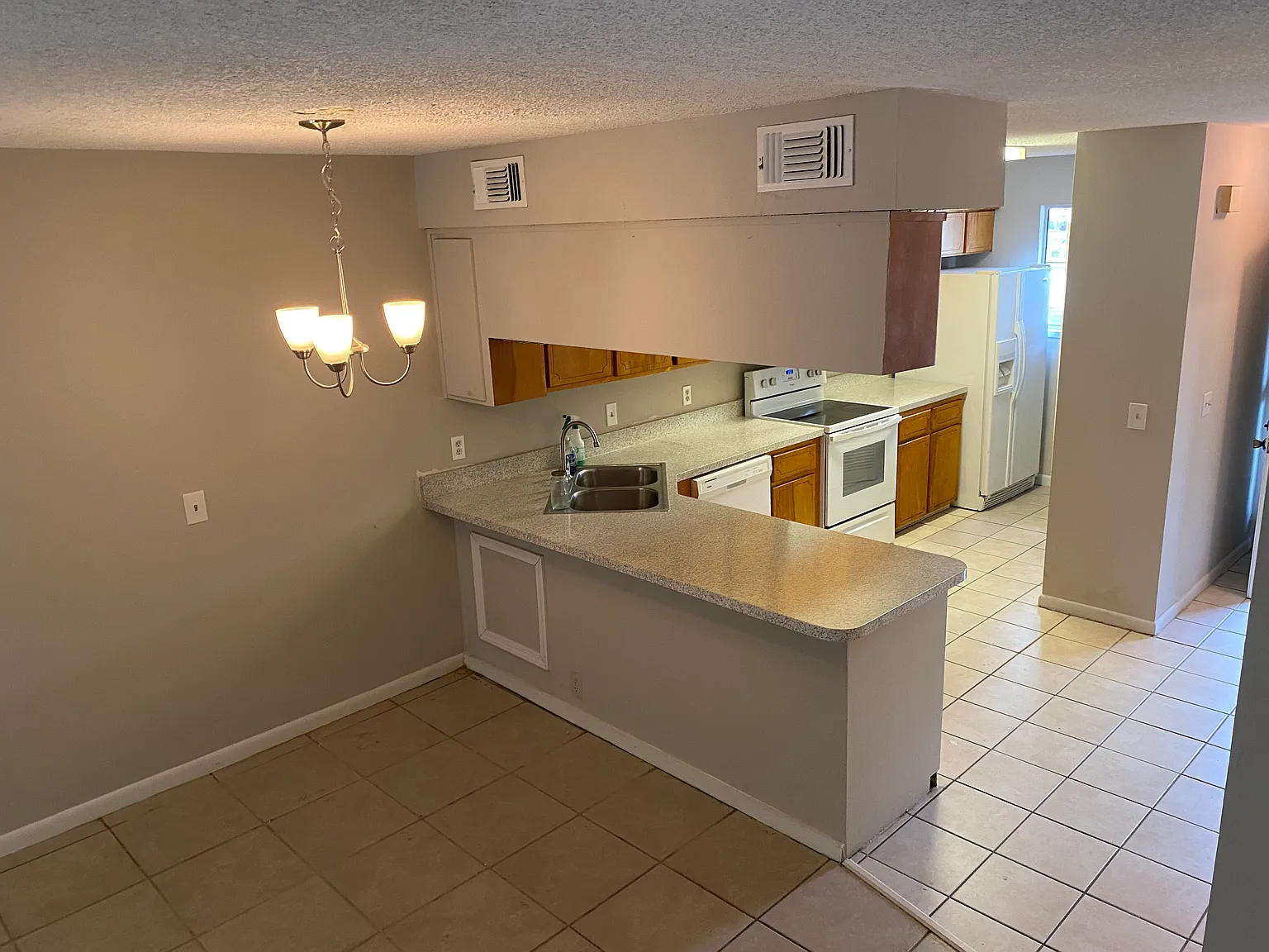 2 bed, 2.5 bath, 1312 sqft, $1,475 — Photo 3