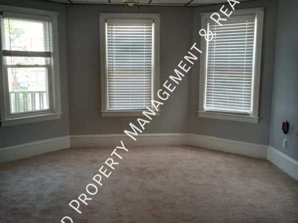 21-23 Dean St #3F, Woonsocket, RI 02895