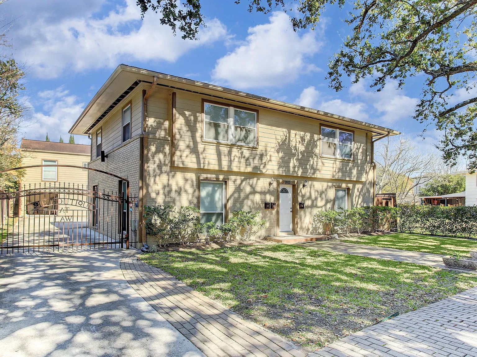2 bed, 1.0 bath, 1400 sqft, $1,950 — Photo 2