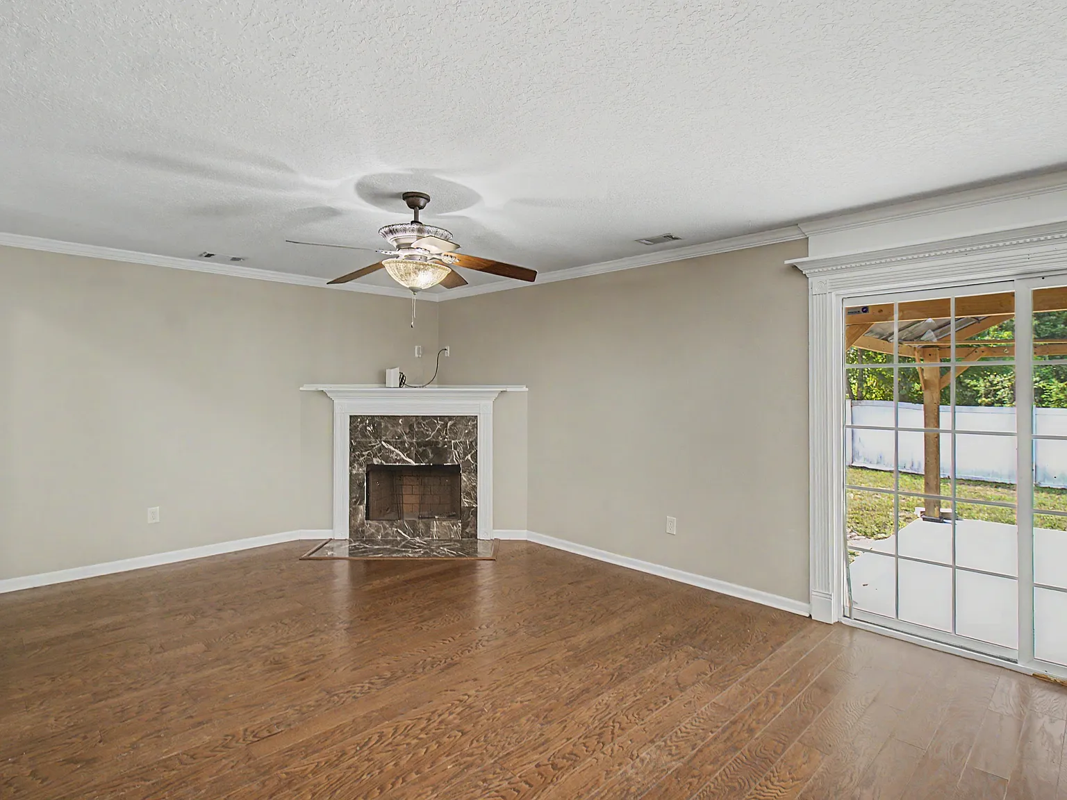 401 E. Banks Street - 1 — Photo 2
