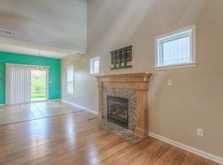914 Olivers Ct, Lawrence, KS 66044