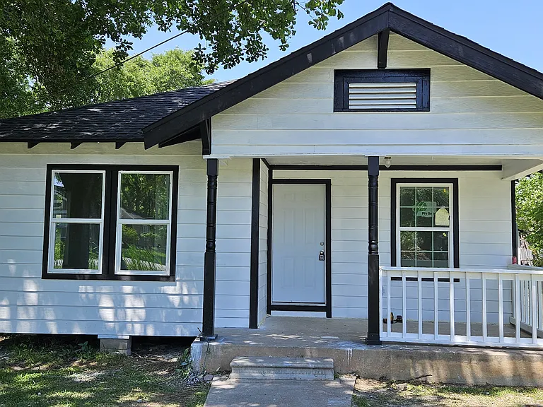8125 Easton St — Photo 2